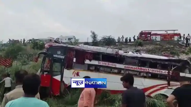 Bus Accident on Agra Lucknow Expressway Bus Accident on Agra Lucknow Expressway