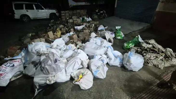 Bihar Crime News : मुजफ्फरपुर में सुनसान जगह पर हो रही थी ब् Bihar Crime News : मुजफ्फरपुर में सुनसान जगह पर हो रही थी ब्