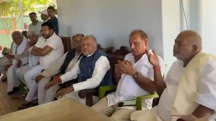 Bihar News: जदयू विधायक विभा देवी के घर पहुंचे मंत्री श्रवण 