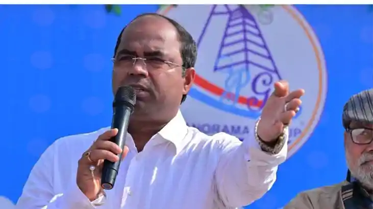 Chhatapur buzzes as Chunky Pandey arrives kids get big stage