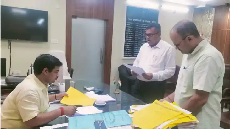 जिलाधिकारी की अध्यक्षता में लोक शिकायत निवारण की सुनवाई, लाप