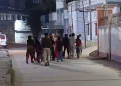 शादी समारोहों में नाचने के लिए दूसरे राज्य से लाई जा रही नाबालिग लड़कियां, छापेमारी करने पहुंची पुलिस भी  रह गई हैरान, इतनी लड़कियों को किया रेस्क्यू