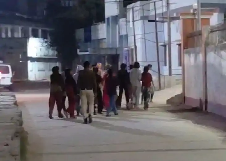 शादी समारोहों में नाचने के लिए दूसरे राज्य से लाई जा रही नाब