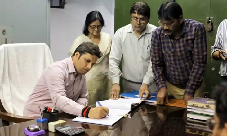 परिवार सहित फाइव स्टार होटल में सम्मान और लंच, इनाम में कैश,