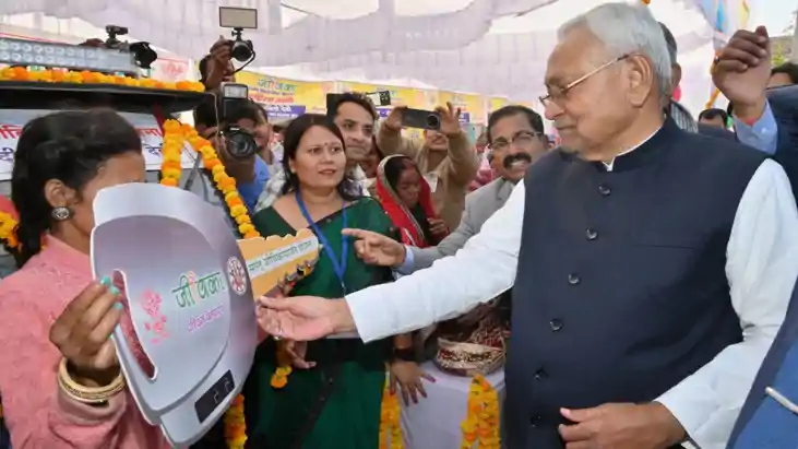 अब नीतीश सरकार की बस चलाएंगी जीविका दीदी, मिलेगी ट्रेनिंग, श