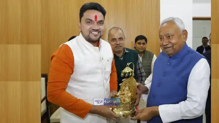 Gunjan Singh met Nitish kumar