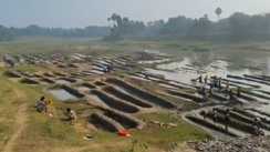 Bihar News : मुंगेर में मेहनत और श्रद्धा का दिखा अद्भुत संगम, ग्रामीणों ने बनाया अनोखा 'ज़िग-ज़ैग' छठ घाट, व्रतियों को मिलेगी सुविधा