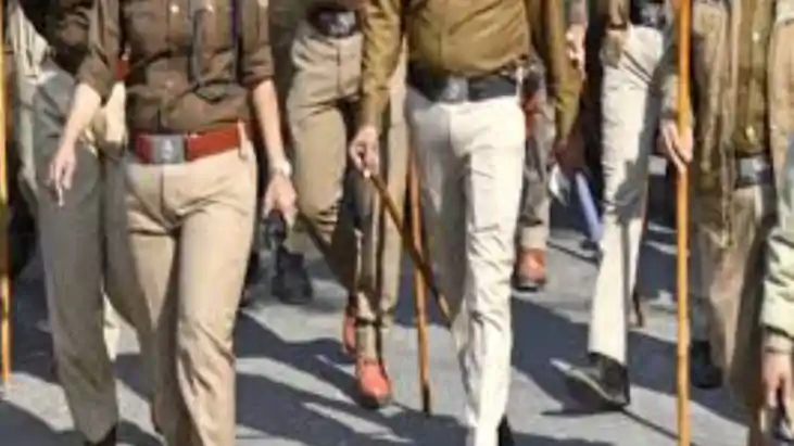 Bihar Crime:थानेदार की गुंडागर्दी! नशे में धुत होकर पुलिस टी Bihar Crime:थानेदार की गुंडागर्दी! नशे में धुत होकर पुलिस टी