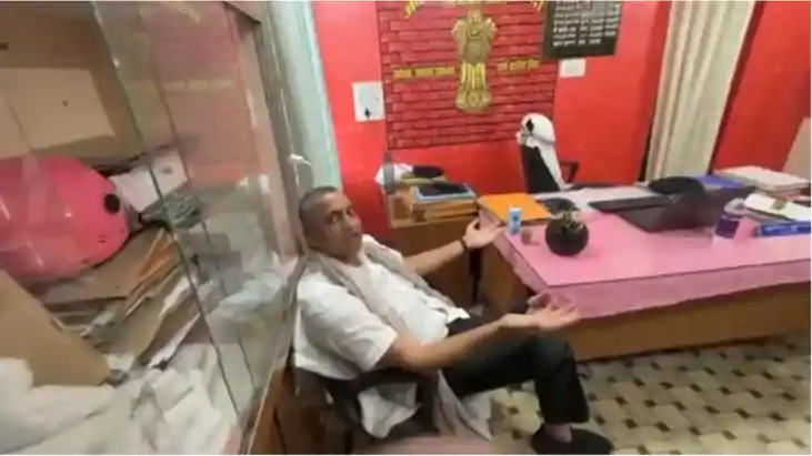 किसान आंदोलन के दौरान सांसद सुधाकर सिंह को थाने में बैठाए जा