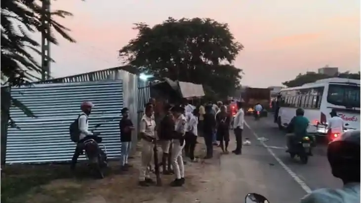भीषण सड़क दुर्घटना में बाइक सवार पिता-पुत्र की दर्दनाक मौत, 