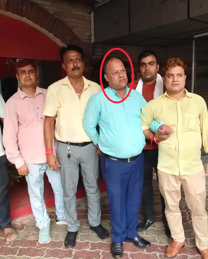 बिहार हाउसिंग बोर्ड के बड़े अधिकारी को 30 हजार रिश्वत लेते न