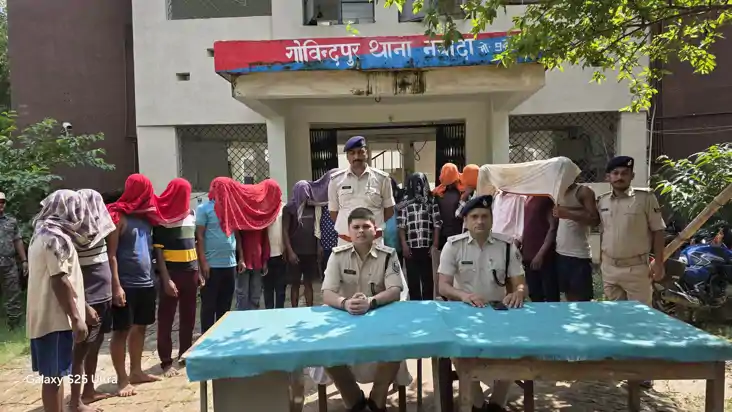 नवादा में शराब तस्करों ने हमला कर पांच पुलिसकर्मियों को किया