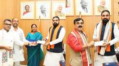 Bihar News : राष्ट्रीय लोक मोर्चा, विधायकों और राज्य निगमों ने मुख्यमंत्री राहत कोष में सौंपा करोड़ों का सहयोग, सीएम ने जताया आभार  