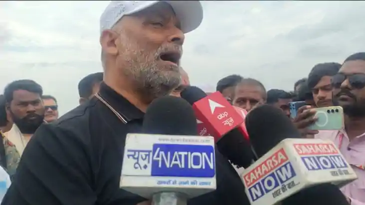 Bihar News: कोसी के बढ़ते पानी के बीच पप्पू यादव का प्रशासन 