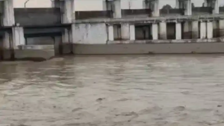 Cyclone Arnab Batters Bihar
