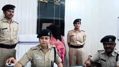 Bihar News : मुजफ्फरपुर गोलीकांड का पुलिस ने 6 घंटे में किया खुलासा, पत्थरबाजी के जवाब में चली थी गोली, भारी मात्रा में खोखे और हथियार किया बरामद 