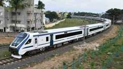 Rail Accident : पुणे स्टेशन पर टला बड़ा रेल हादसा, डायमंड क्रॉसिंग पर पटरी से उतरी वंदे भारत एक्सप्रेस, सुरक्षित बचे सभी यात्री
