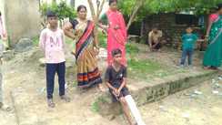 Bihar School News : स्कूल की सफाई नहीं करने पर ‘मनबढ़ू’ शिक्षक का फूटा गुस्सा, छात्र की पिटाई कर तोड़ा पैर, आक्रोशित परिजनों ने जमकर कटा बवाल  