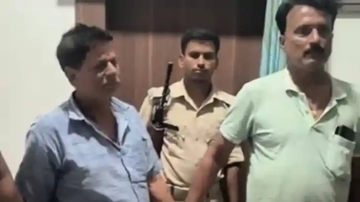 Bihar News : खगड़िया में निगरानी विभाग की टीम ने राजस्व कर्मच Bihar News : खगड़िया में निगरानी विभाग की टीम ने राजस्व कर्मच
