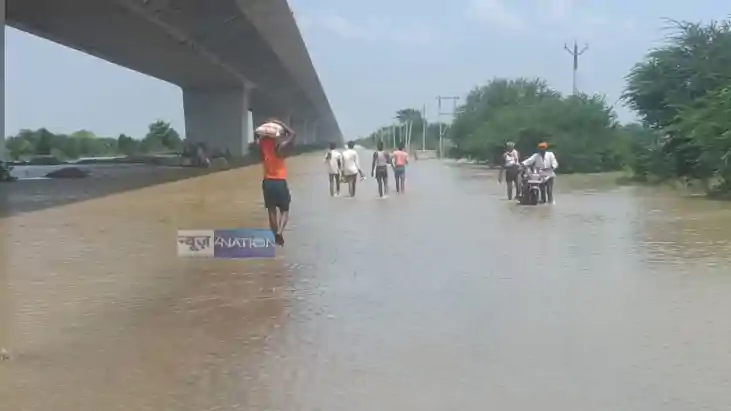 Ganga Floods Six Lane Road 14 Vaishali Villages Cut Off