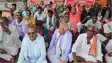 मोतिहारी में किसान मेले के बीच गरमाया पिपराकोठी वाटर पार्क का विवाद, कचहरी चौक पर किसानों का धरना