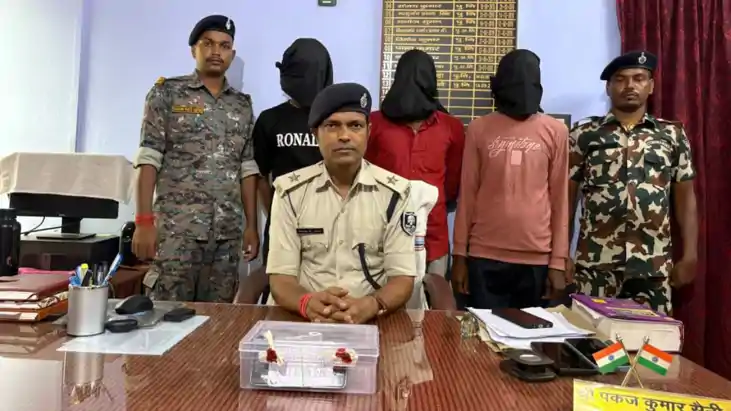 नवादा में साइबर अपराधियों पर शिकंजा : तीन गिरफ्तार, विभिन्न 