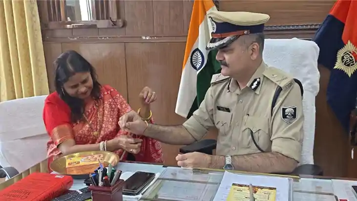 गयाजी आईजी कार्यालय में रक्षाबंधन का भावुक पल, पटना से गया प