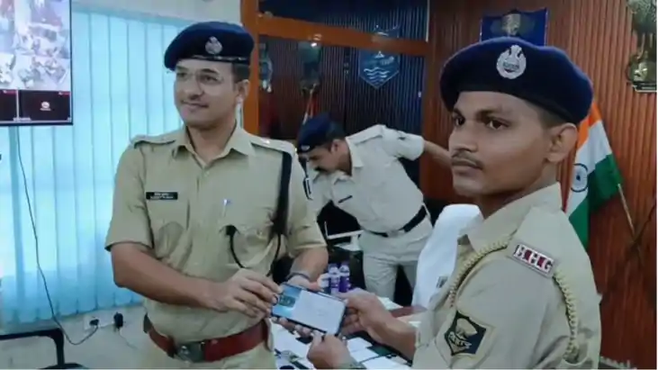 ऑपरेशन मुस्कान के तहत पटना पुलिस ने लौटाए 70 गुम हुए मोबाइल,