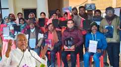 Bihar News: सीएम नीतीश की बड़ी सौगात, इनके खाते में भेजी गई 25-25 हजार रुपए, बिहार चुनाव से पहले किया था घोषणा 