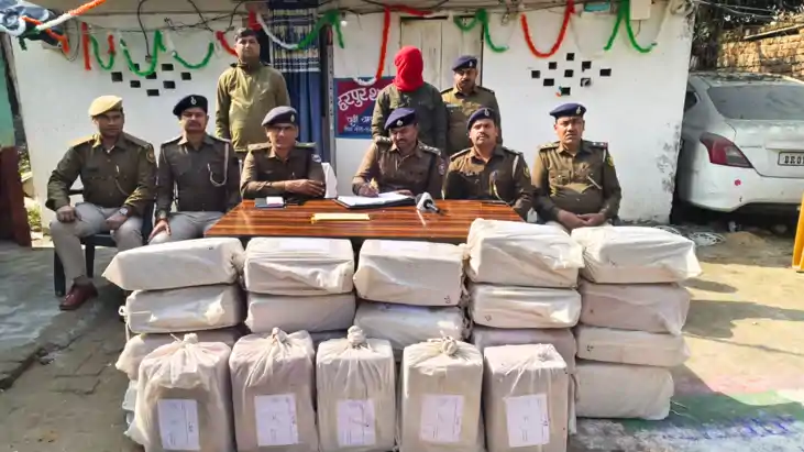 Bihar Crime : मोतिहारी पुलिस की मेगा स्ट्राइक, बोलेरो पर लोड