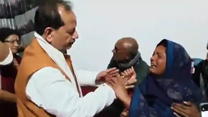 Bihar News : ‘तुहूँ एगो बेटी के बाप ह’, बिलखती माँ ने डिप्टी