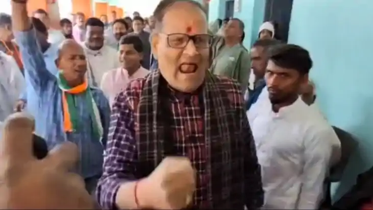 Bihar Crime : बिहार कांग्रेस में बगावत ! प्रदेश प्रभारी और अ