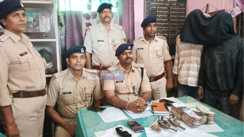  Bihar Crime: पुलिस की चक्रव्यूह के आगे लुटेरों की रणनीति हुई फेल, दो बदमाशों ने किया सरेंडर, पुलिस ने 5 लाख रूपये और हथियार किया बरामद  