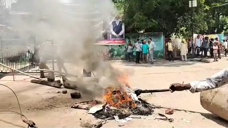 Bihar Road Accident : आरा में अनियंत्रित ई-रिक्शा ने झोपड़ी 