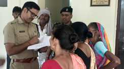Bihar News : फरियादियों के लिए मसीहा बने मुजफ्फरपुर SSP, कार्यालय से बाहर निकलकर लोगों से सुनी समस्याएं, तुरंत कार्रवाई का दिया भरोसा