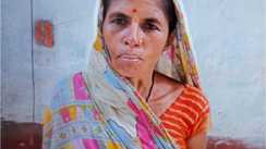 नवादा में टेंपो पलटने से दर्दनाक हादसा : बीमार बेटी से मिलकर लौट रही महिला की मौत, तीन घायल