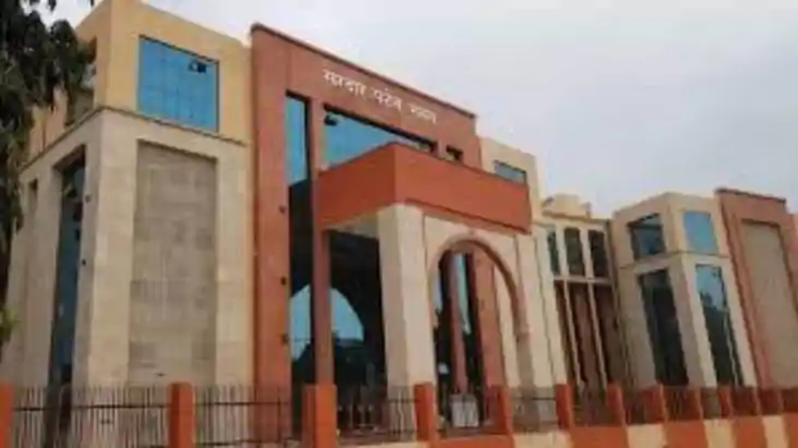 Alliance of policemen, private drivers and smugglers
