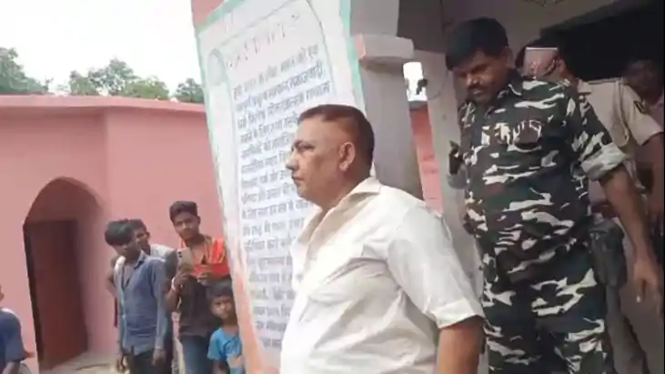 Bihar Teacher news - स्कूल की छात्रा से छेड़खानी कर रहे थे Bihar Teacher news - स्कूल की छात्रा से छेड़खानी कर रहे थे