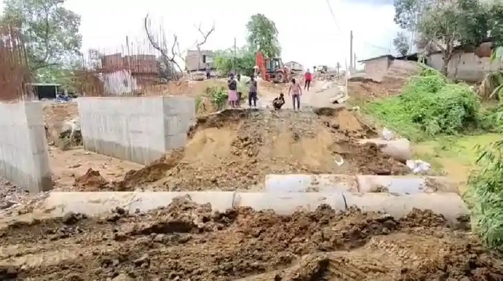 Bridge diversion collepsed - पुलिया निर्माण को लेकर बनाया Bridge diversion collepsed - पुलिया निर्माण को लेकर बनाया