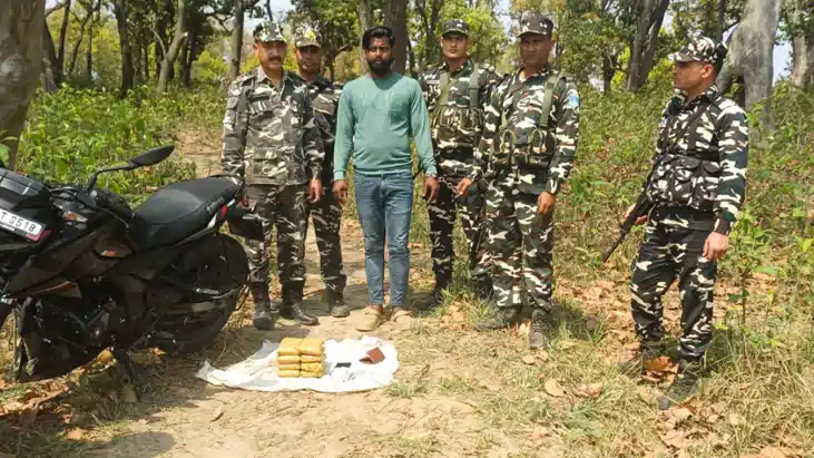 Bihar News : इंडो-नेपाल बॉर्डर पर SSB की बड़ी कार्रवाई, 4 कि