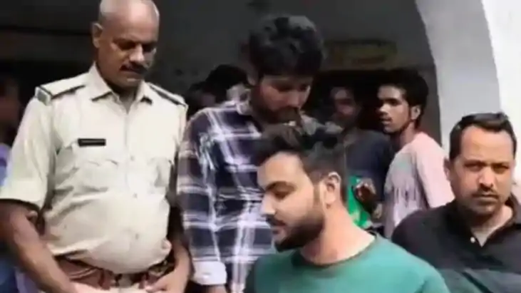 Muzaffarpur News : आपसी विवाद में हथियार लहराना दो युवकों को Muzaffarpur News : आपसी विवाद में हथियार लहराना दो युवकों को