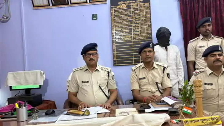 नवादा में पुलिस को मिली बड़ी सफलता, गांव को चारों तरफ से घेरा