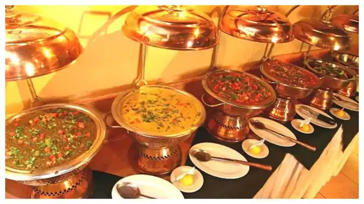 Health Tips: शादियों में इन खानों को करें अवॉइड, नहीं तो बढ़