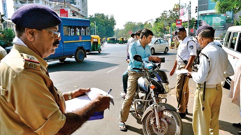 बिहार में यातायात नियमों की सख्ती: 90 दिनों में नहीं भरा चालान, तो गाड़ी होगी ब्लैकलिस्ट!