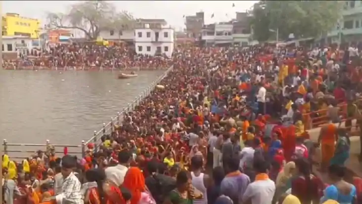 भगवान भास्कर की नगरी देव में भक्तों की उमड़ी जान सैलाब, 10 ल