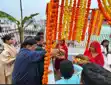 पटना में नदी घाटों के साथ घर पर भी पानी के टब में खड़े होकर दिया भगवान सूर्य को अर्घ्य, दिखा उत्साह पटना में नदी घाटों के साथ घर पर भी पानी के टब में खड़े होकर दिया भगवान सूर्य को अर्घ्य, दिखा उत्साह