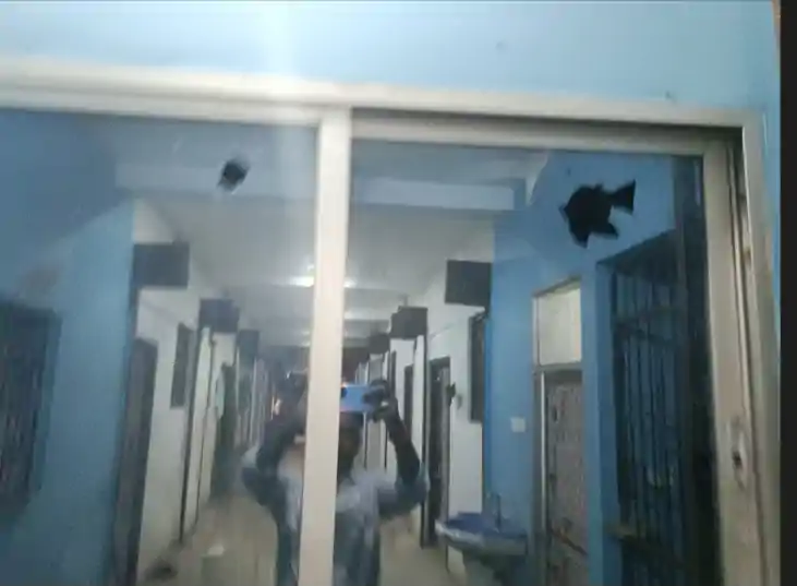 जमुई में जम कर गोलीबारी, अपराधियों की तलाश  में  जुटी पुलिस* जमुई में जम कर गोलीबारी, अपराधियों की तलाश  में  जुटी पुलिस*
