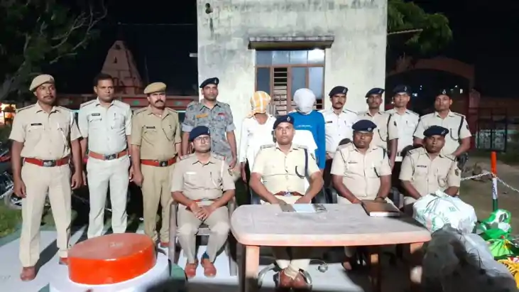 270 लीटर नेपाली शराब के साथ दो तस्कर गिरफ्तार, वाहन और मोबाइ