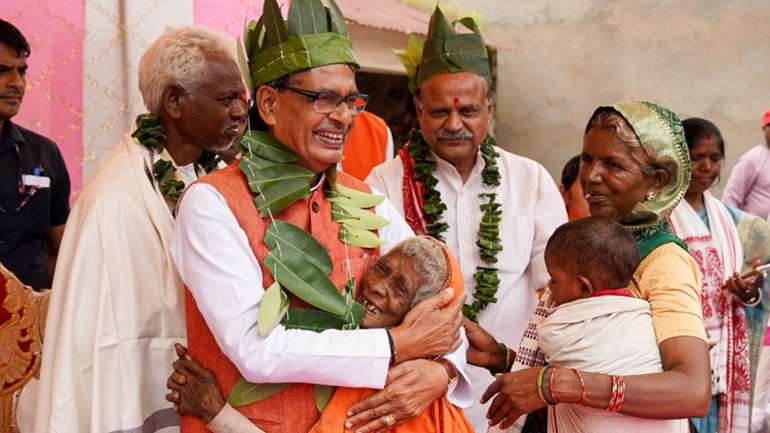 झारखंड में शिवराज सिंह चौहान का हेमंत सोरेन सरकार पर हमला, भ्रष्टाचार और विकास के मुद्दे पर किया कड़ा प्रहार