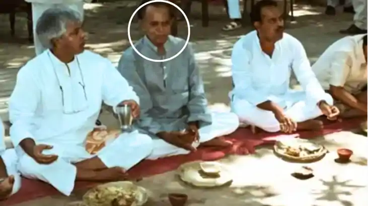  सियासत की अनोखी दावत: जिसने लालू यादव को लाठियों से पिटवाया